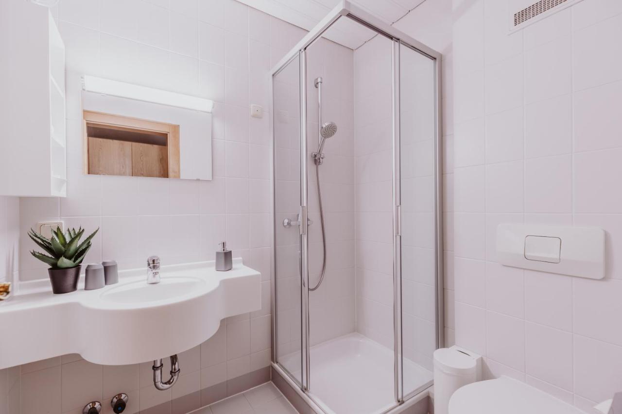 Landhotel Gschirnwirt オイゲンドルフ エクステリア 写真