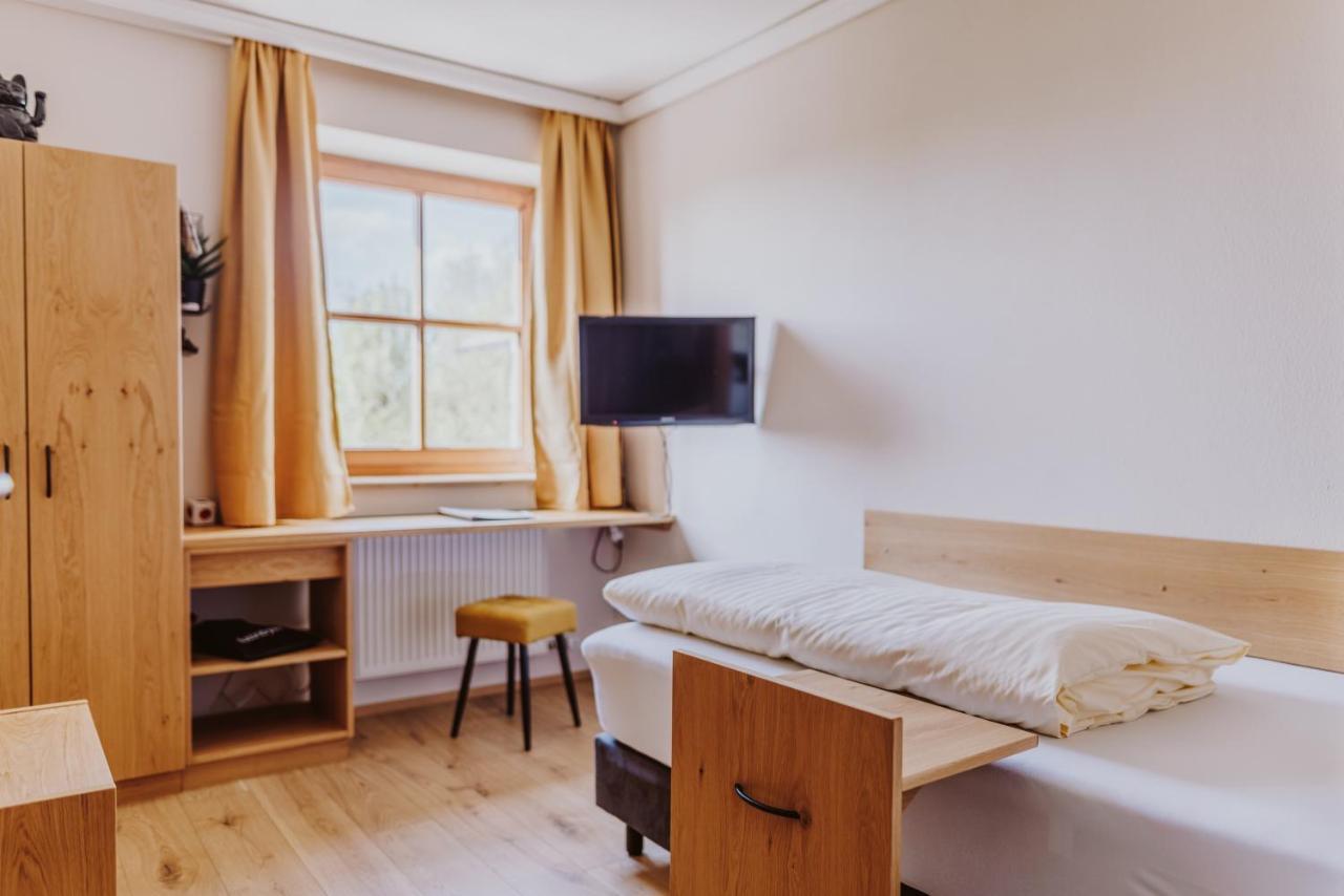 Landhotel Gschirnwirt オイゲンドルフ エクステリア 写真