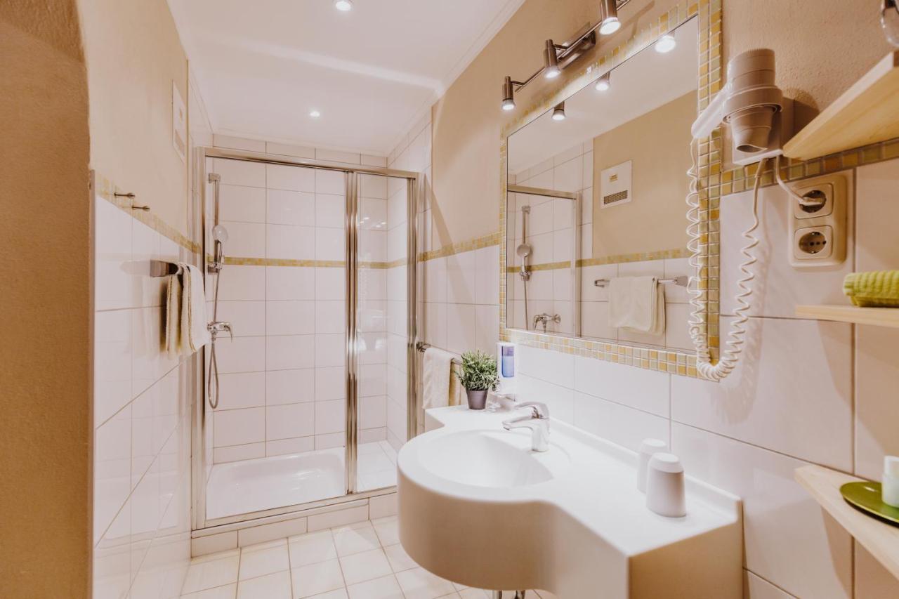 Landhotel Gschirnwirt オイゲンドルフ エクステリア 写真