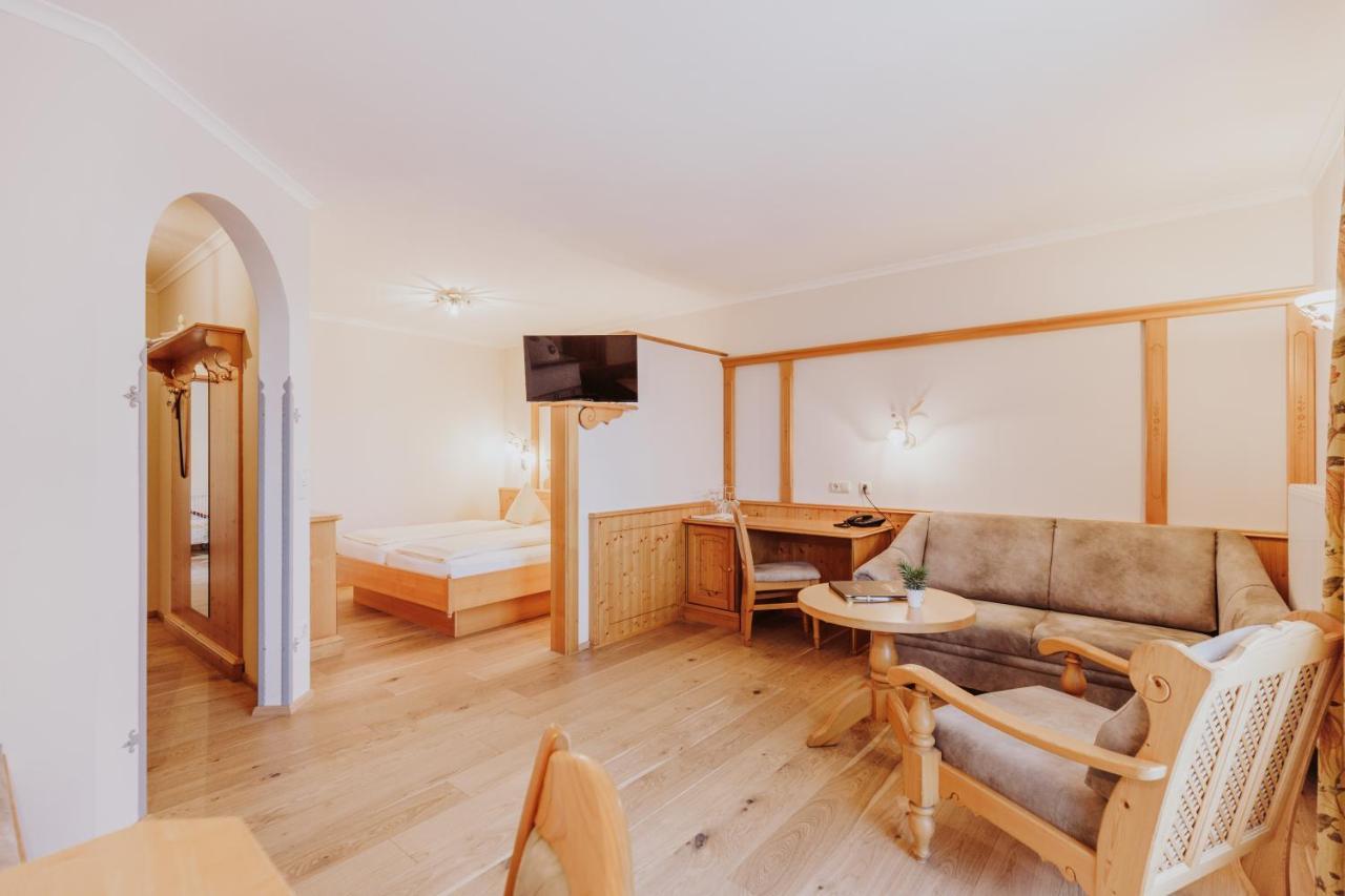 Landhotel Gschirnwirt オイゲンドルフ エクステリア 写真