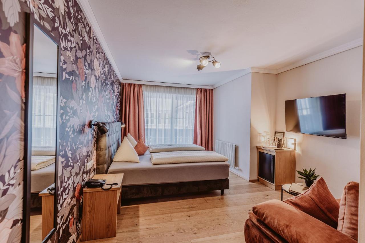 Landhotel Gschirnwirt オイゲンドルフ エクステリア 写真