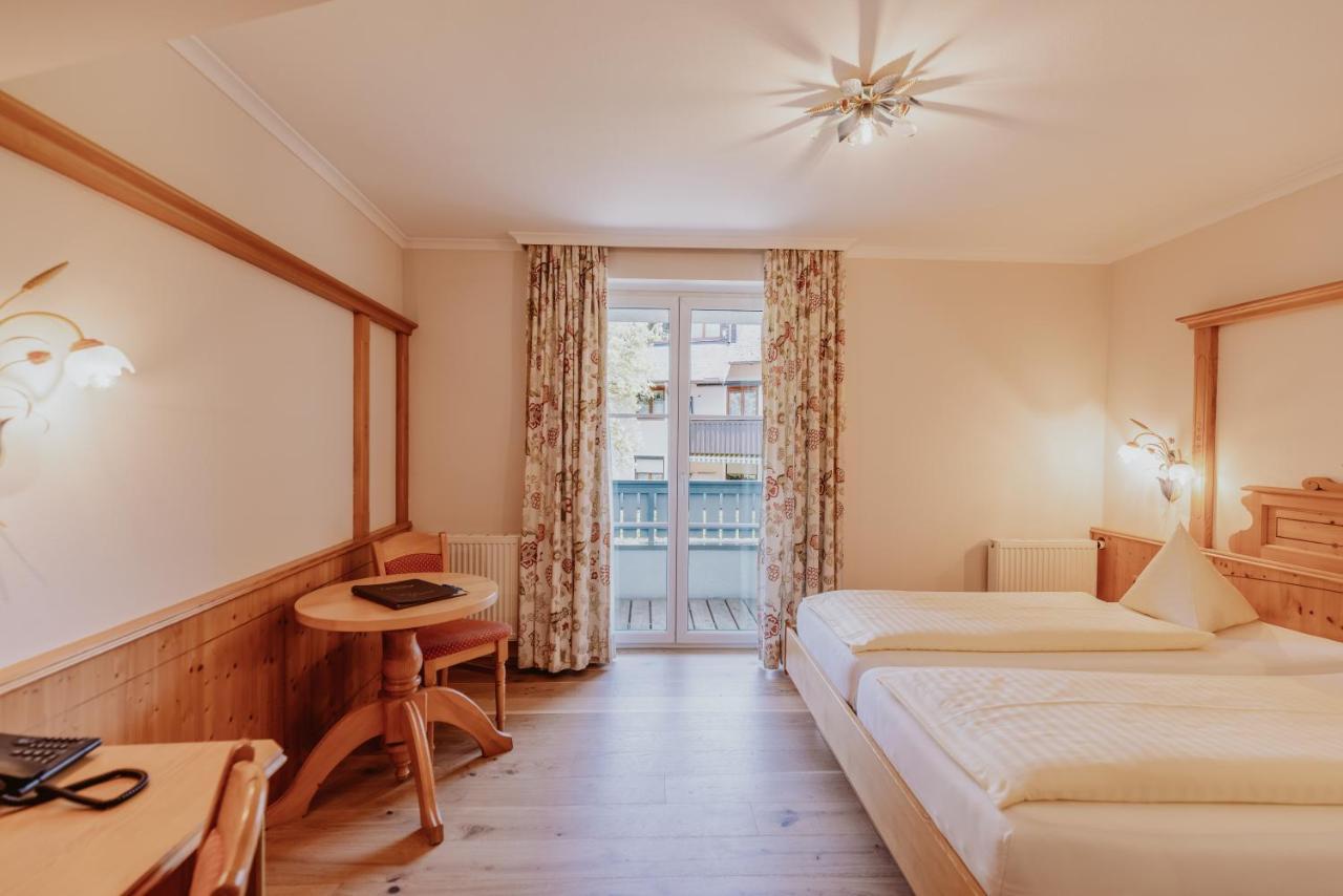 Landhotel Gschirnwirt オイゲンドルフ エクステリア 写真