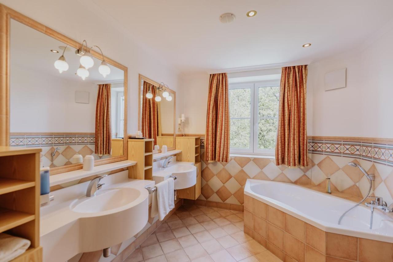 Landhotel Gschirnwirt オイゲンドルフ エクステリア 写真