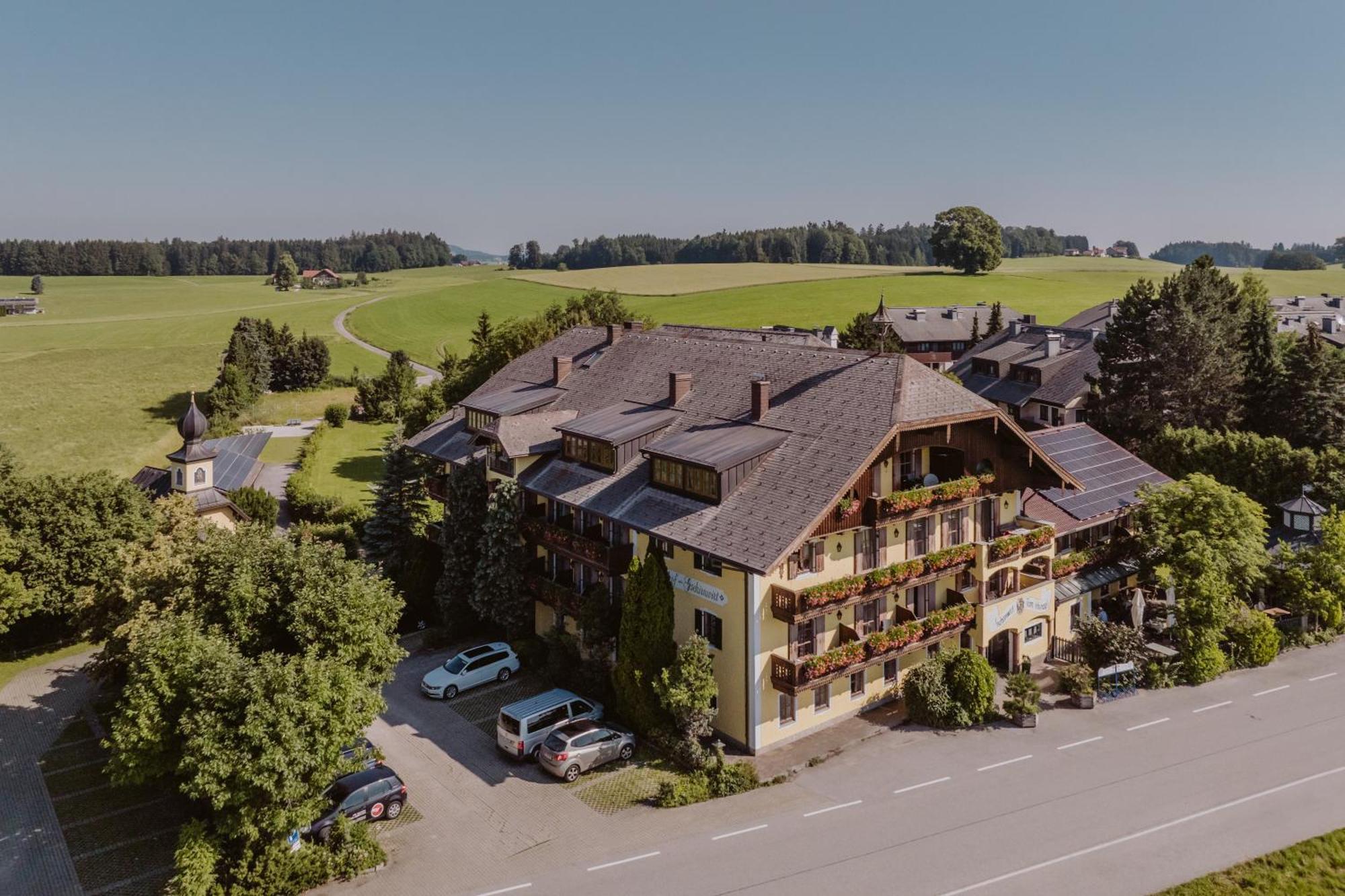 Landhotel Gschirnwirt オイゲンドルフ エクステリア 写真
